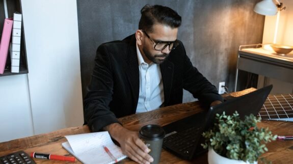 entrepreneur_working_01